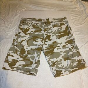 Levi's Green and Tan Cargo Shorts